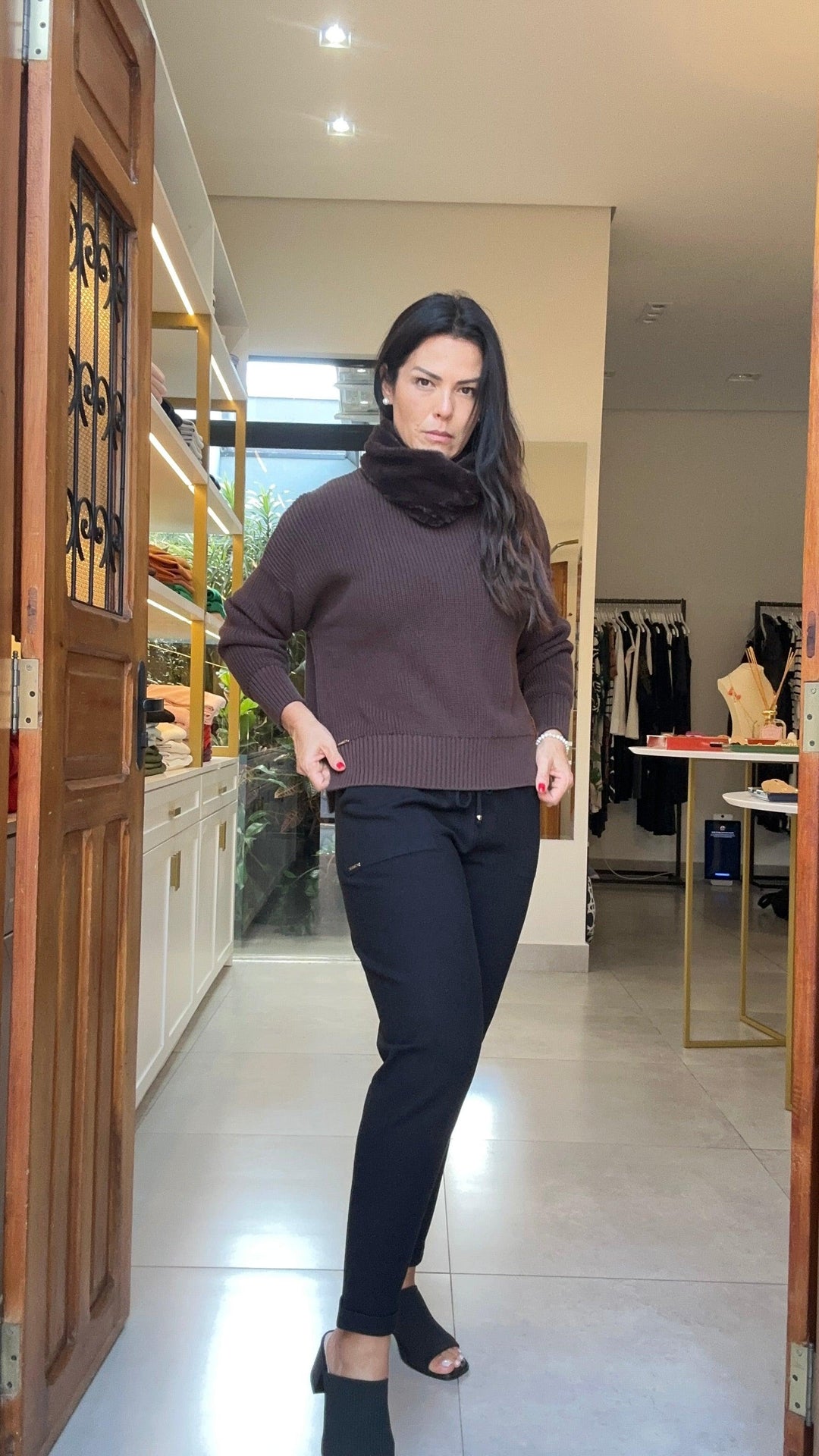 Blusa Kalmar Com Gola Marrom Ambicione By Anselmi - The Boutique Ambicione by ALSELMI